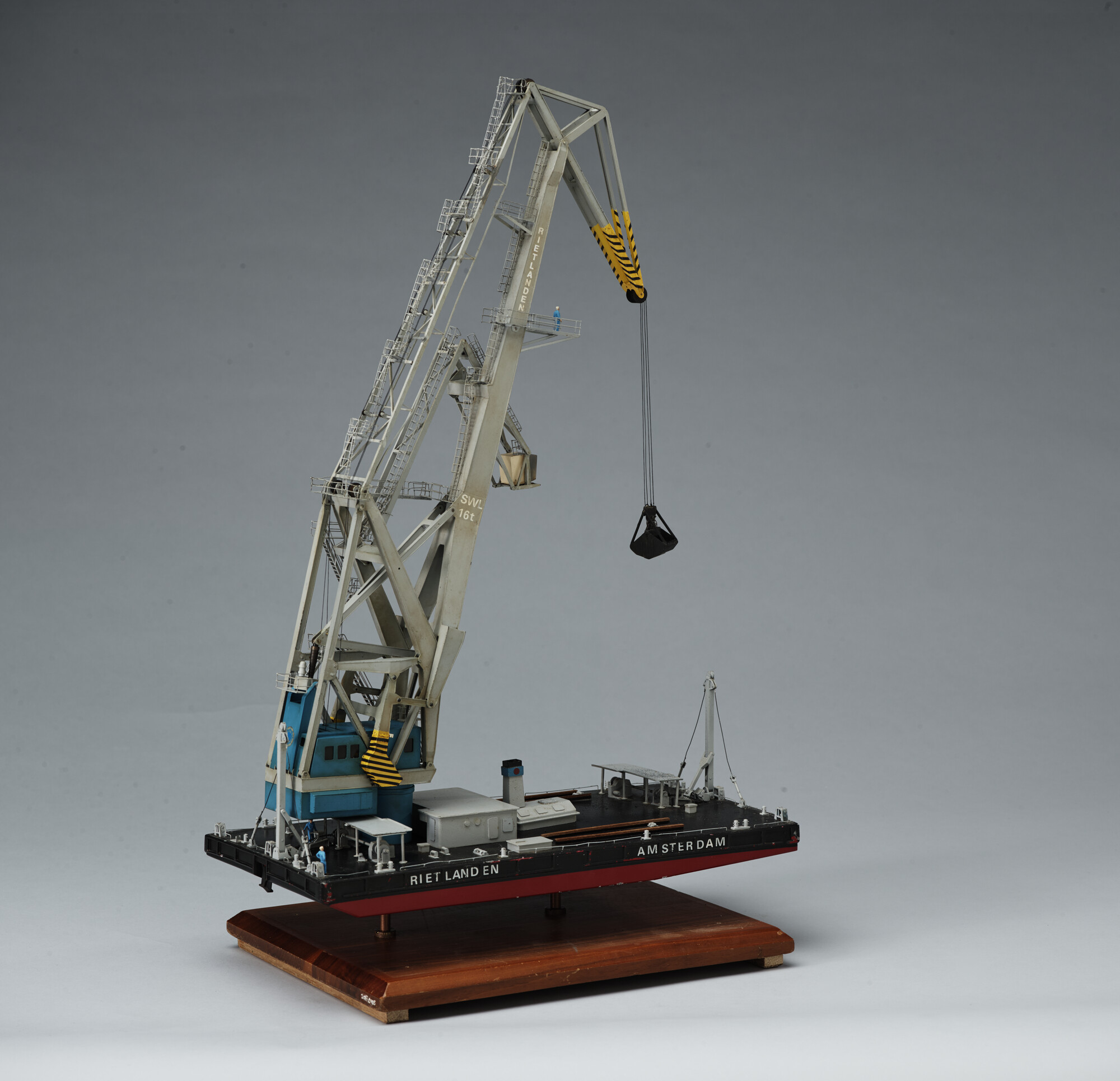 2017.0405; Model van kraanponton Havik; technisch model