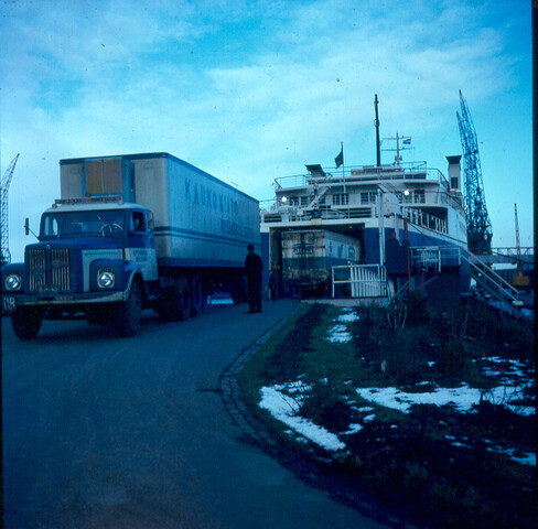 S.9100(3315); Dia van de Zweedse veerboot Tor Anglia van Rederi A/B Tor Line in de [...]; diapositief