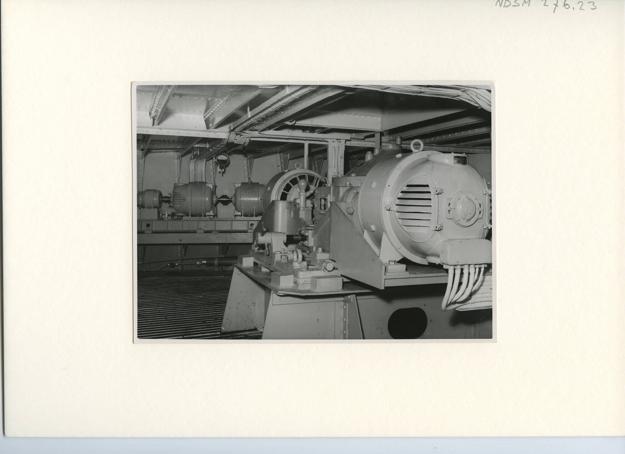 S.5444(1518)06; Interieurfoto van de machinekamer van het passagiersschip tes Viacheslav Molotov; foto