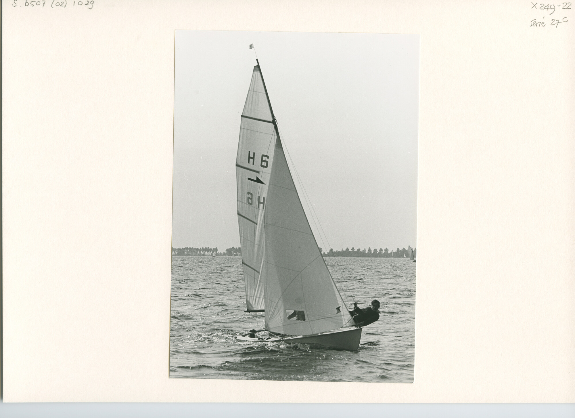 S.6507(02)1029.04; Zwart-wit foto van de Clipper-klasse op de Westeinderplassen; foto