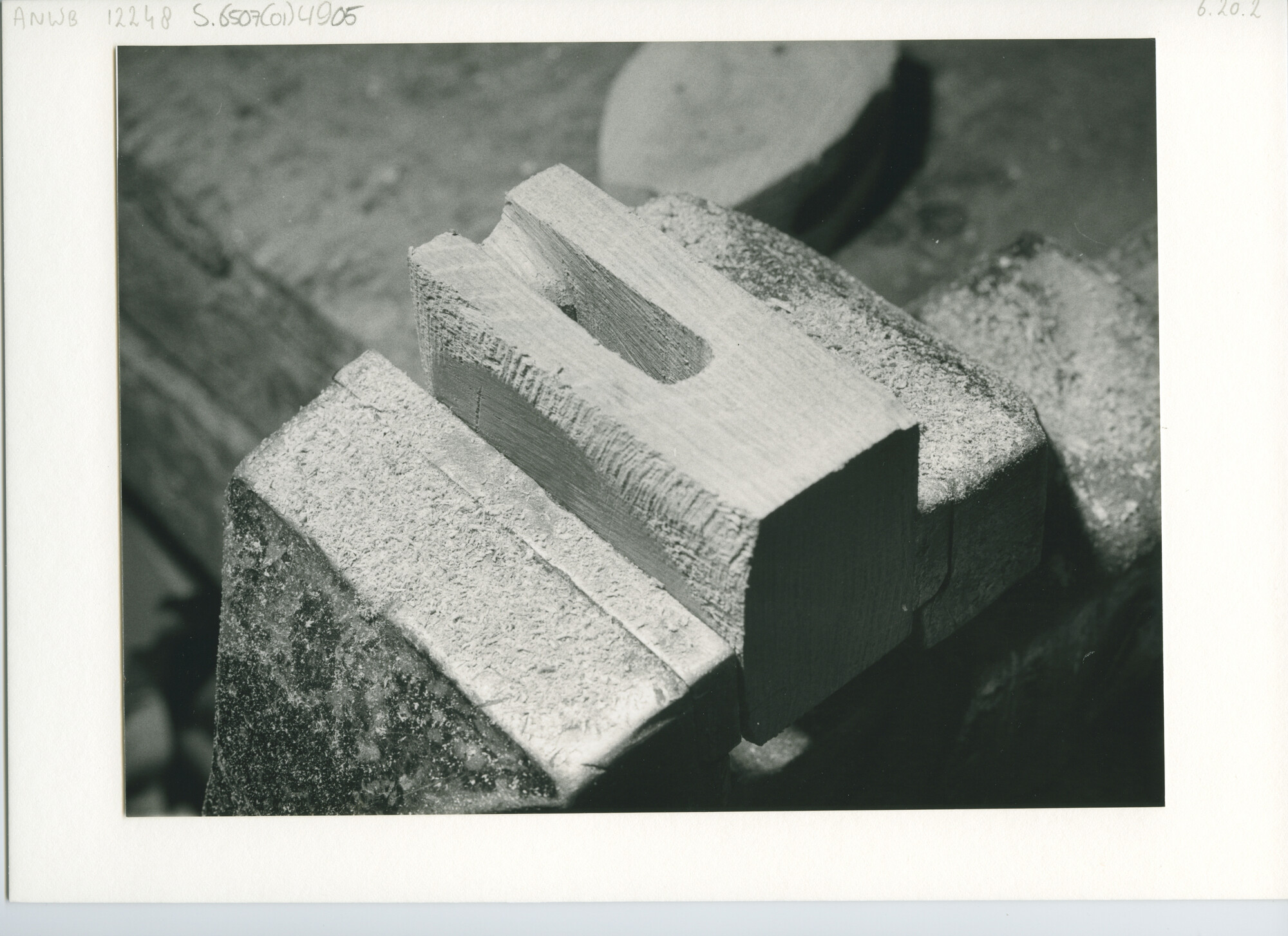 S.6507(01)4905; Foto van oude blokkenmaker in Zwijndrecht; foto