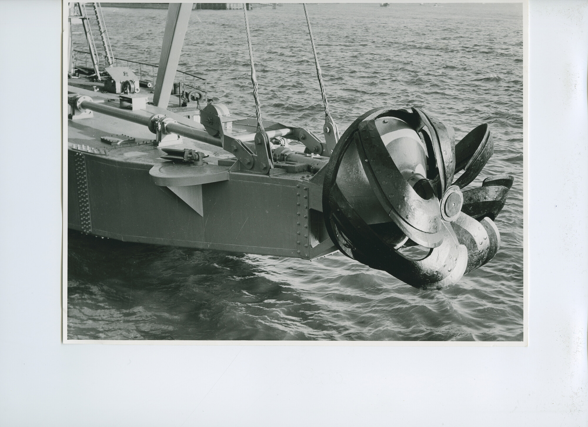 S.5621(01)0280; Foto van cutter met ladder Gargamelle; foto