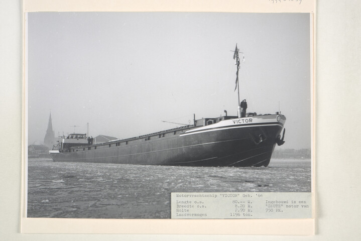 1994.1039; (Voorheen) Album met fotos van bij Scheepswerf Van Goor Monnickendam; fotoalbum