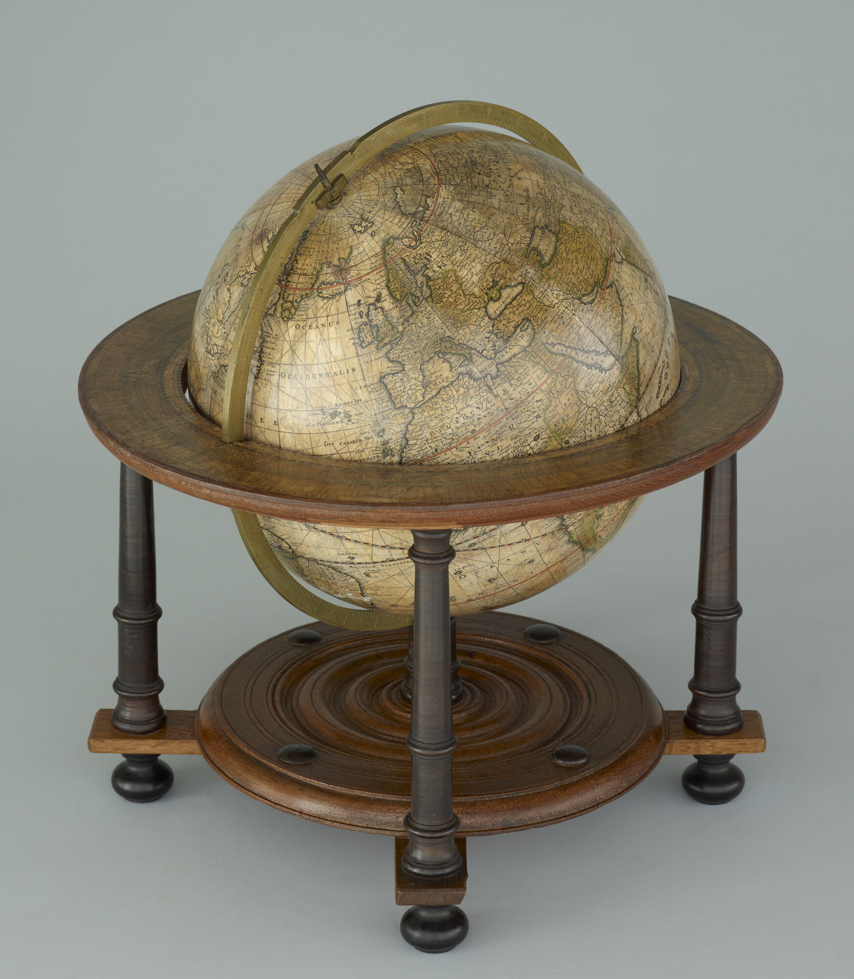 A.0145(025)07; Aardglobe van 31 cm. in doorsnede door Gerard en Leonard Valk, 1700; globe