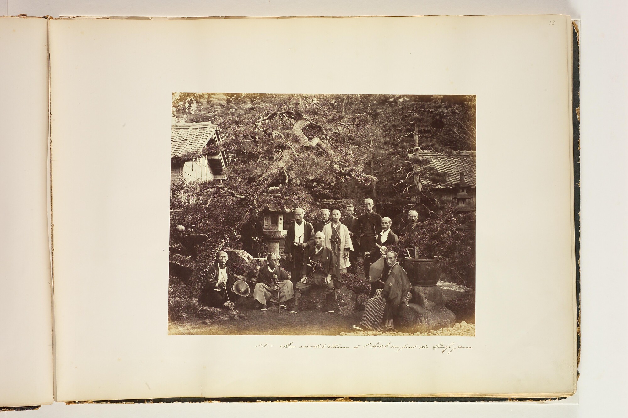 S.3628(04); 'Views of Japan': Album nr. 3 uit een serie van drie van de Nederlandse consul in Japan Dirk de Graeff van Polsbroek; fotoalbum