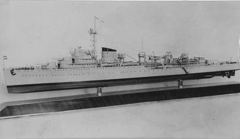 A.2129; Model van de flottieljeleider Hr.Ms. Jacob van Heemskerck; scheepsmodel