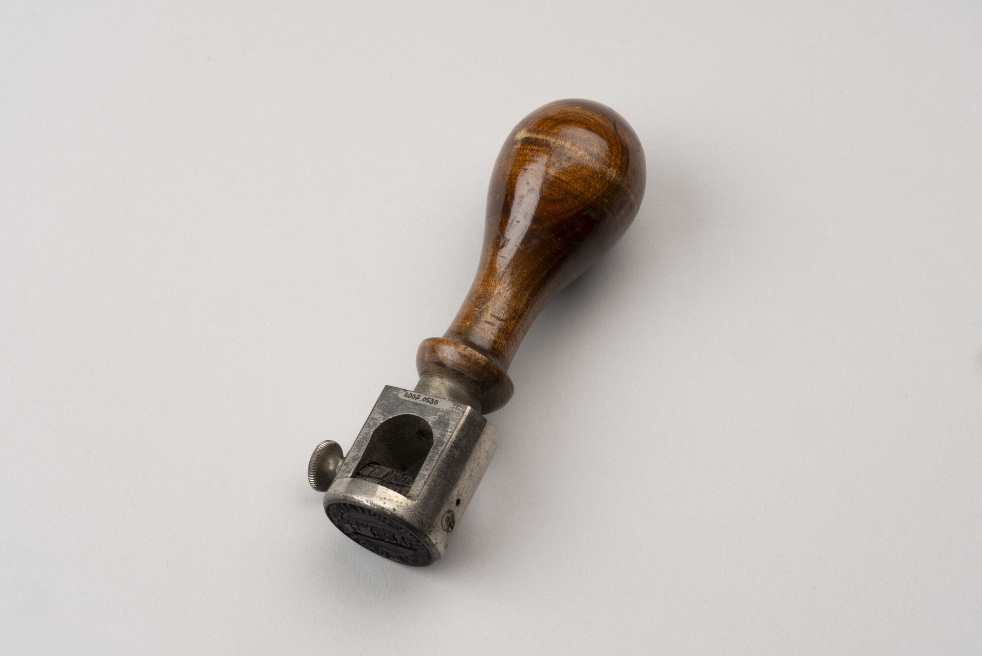 2007.0530; Stempel van de KHL met een verstelbare datum; stempel