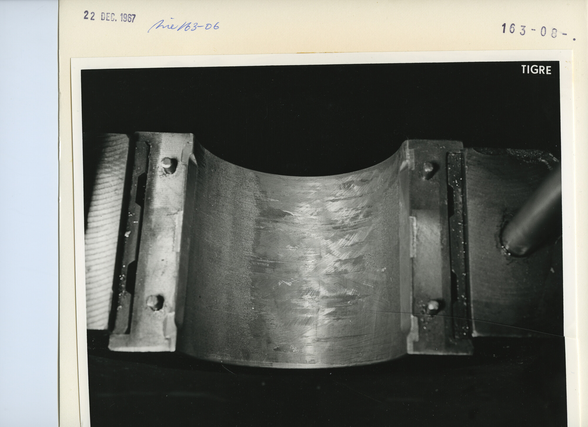 S.5444(4835)08; Foto van schade aan een electromotor of generator van de Tigre; foto