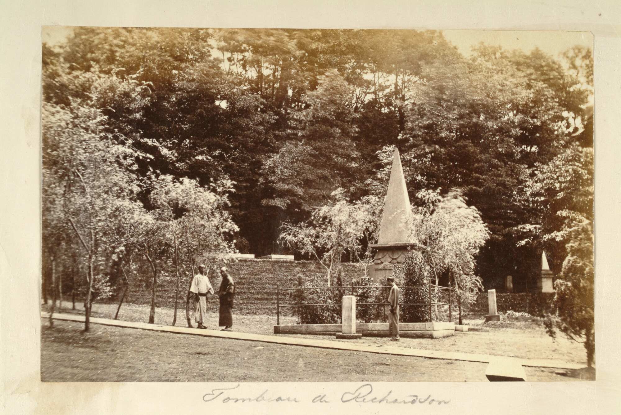 S.3628(02); Album nr. 1 uit een serie van drie van de Nederlandse consul in Japan Dirk de Graeff van Polsbroek; fotoalbum