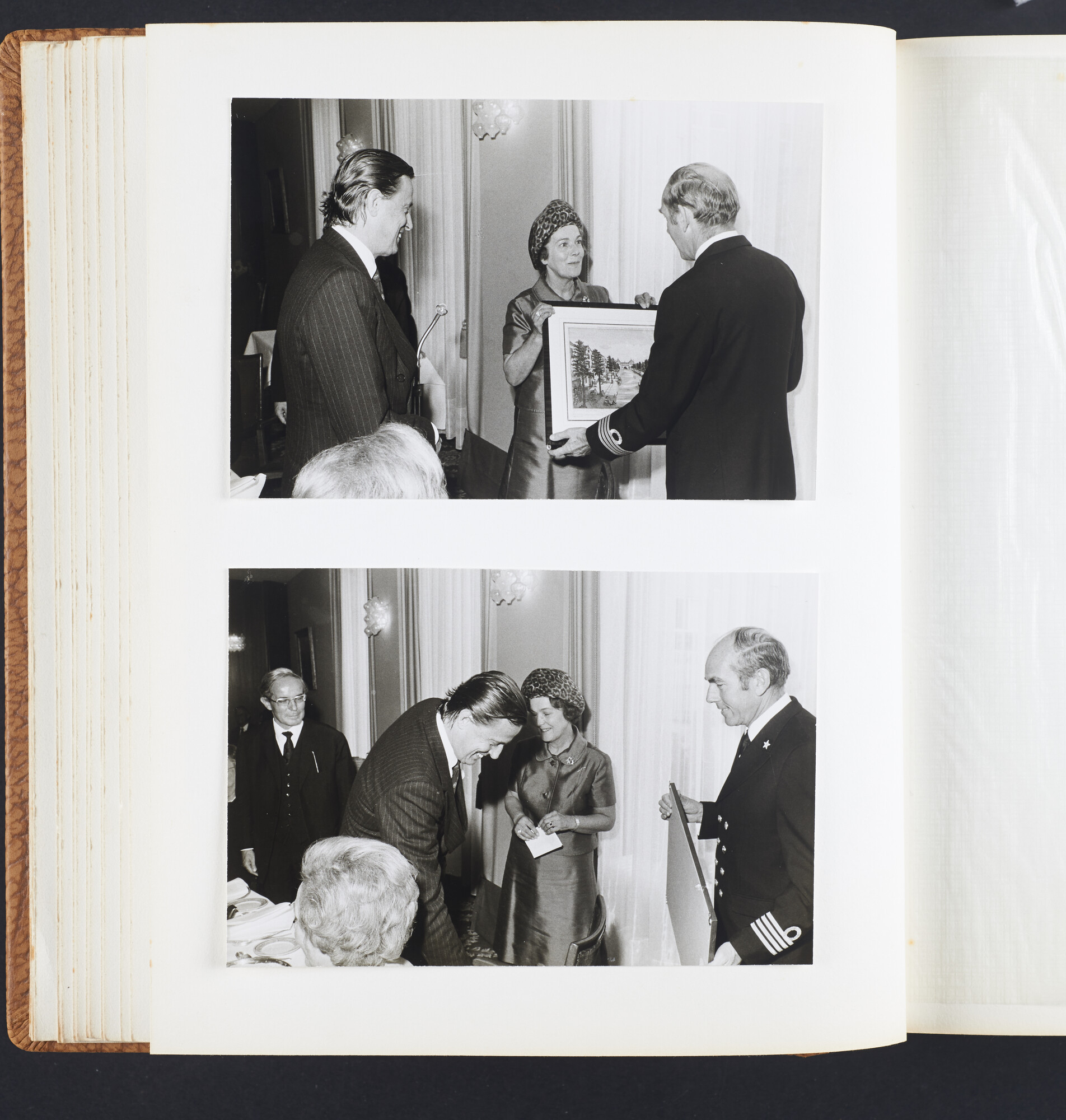 2016.2698; Fotoalbum van de bouw, de naamgeving en overdracht, het interieur en luchtopnamen van ms. Nedlloyd Delft; fotoalbum