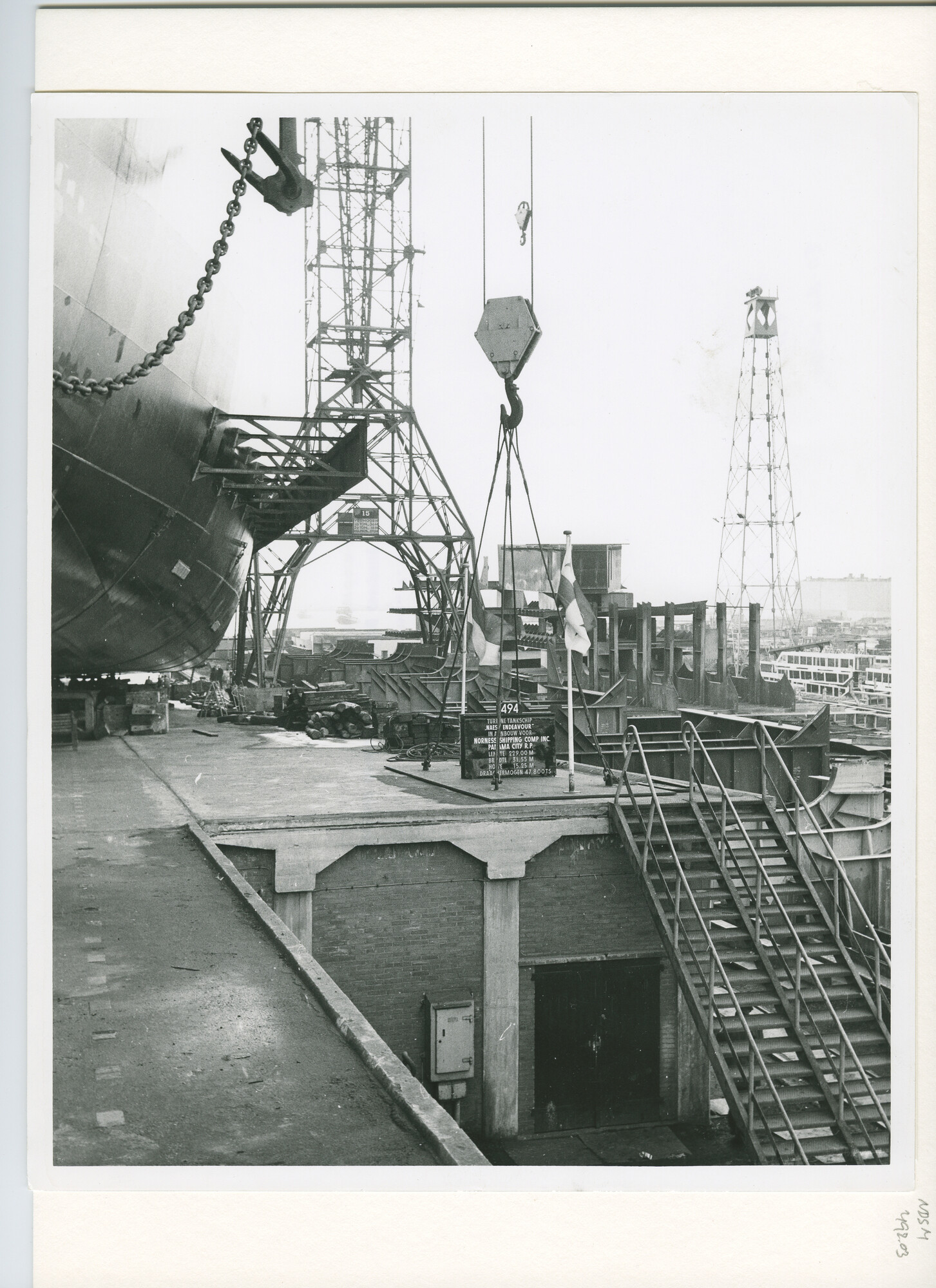 S.5444(2854)2; Foto van de tewaterlating van de turbinetanker Zafra van Petroleum Maatschappij La Corona; foto