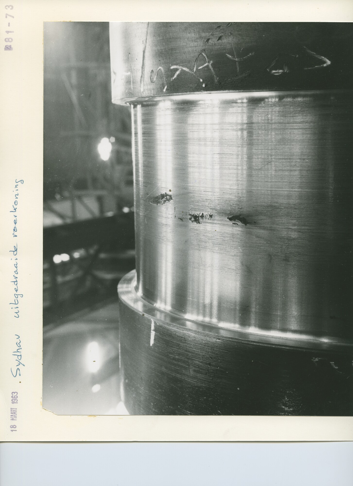 S.5444(4054)01; Foto van afgedraaide roerkoning en roerdrager van de Sydhav; foto