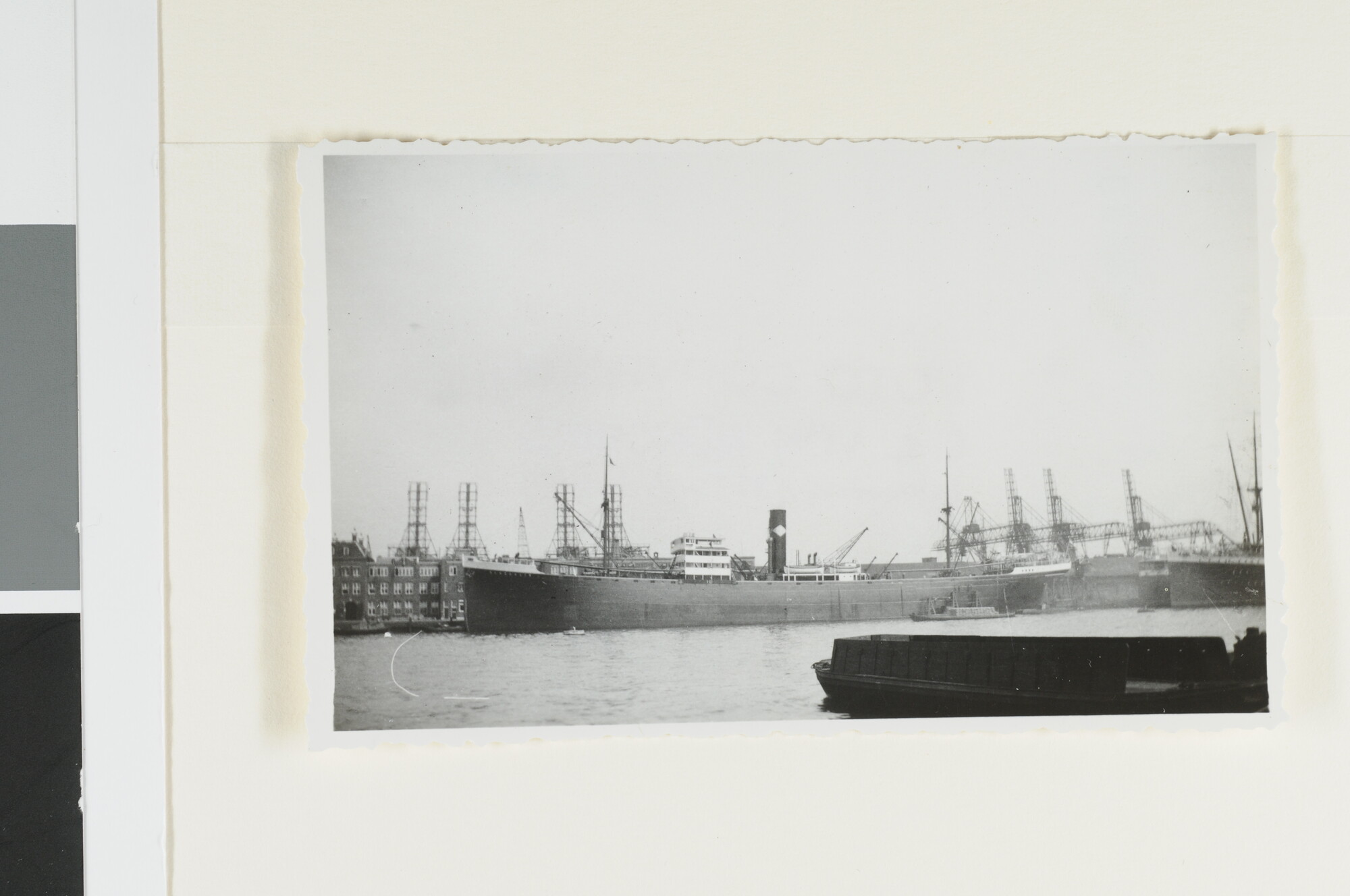 S.4380(04)386; Het vrachtschip ss. 'Bengkalis' van de SMN; foto