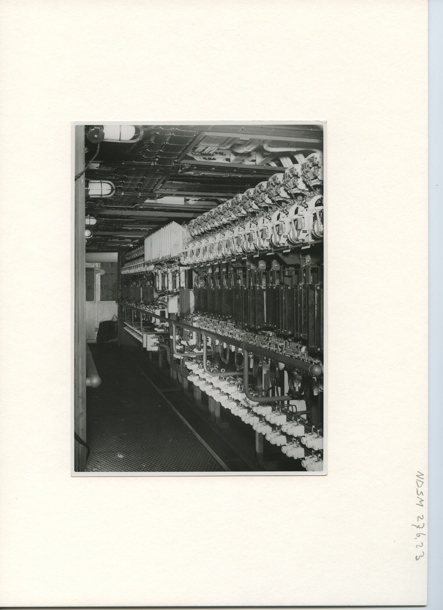 S.5444(1518)14; Interieurfoto van de machinekamer van het passagiersschip tes Viacheslav Molotov; foto