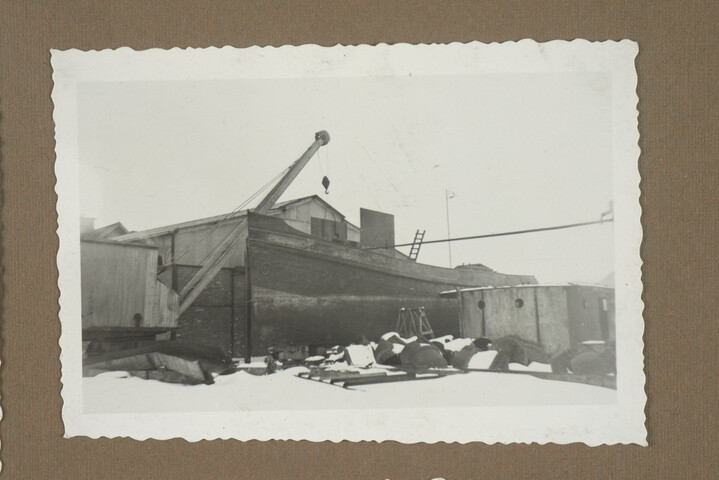 2001.1755; Omslag met vele foto's en knipsels van meest bergingsactiviteiten door Reederij v/h Gebroeders Goedkoop te Amsterdam in de periode 1929 / 1949; omslag