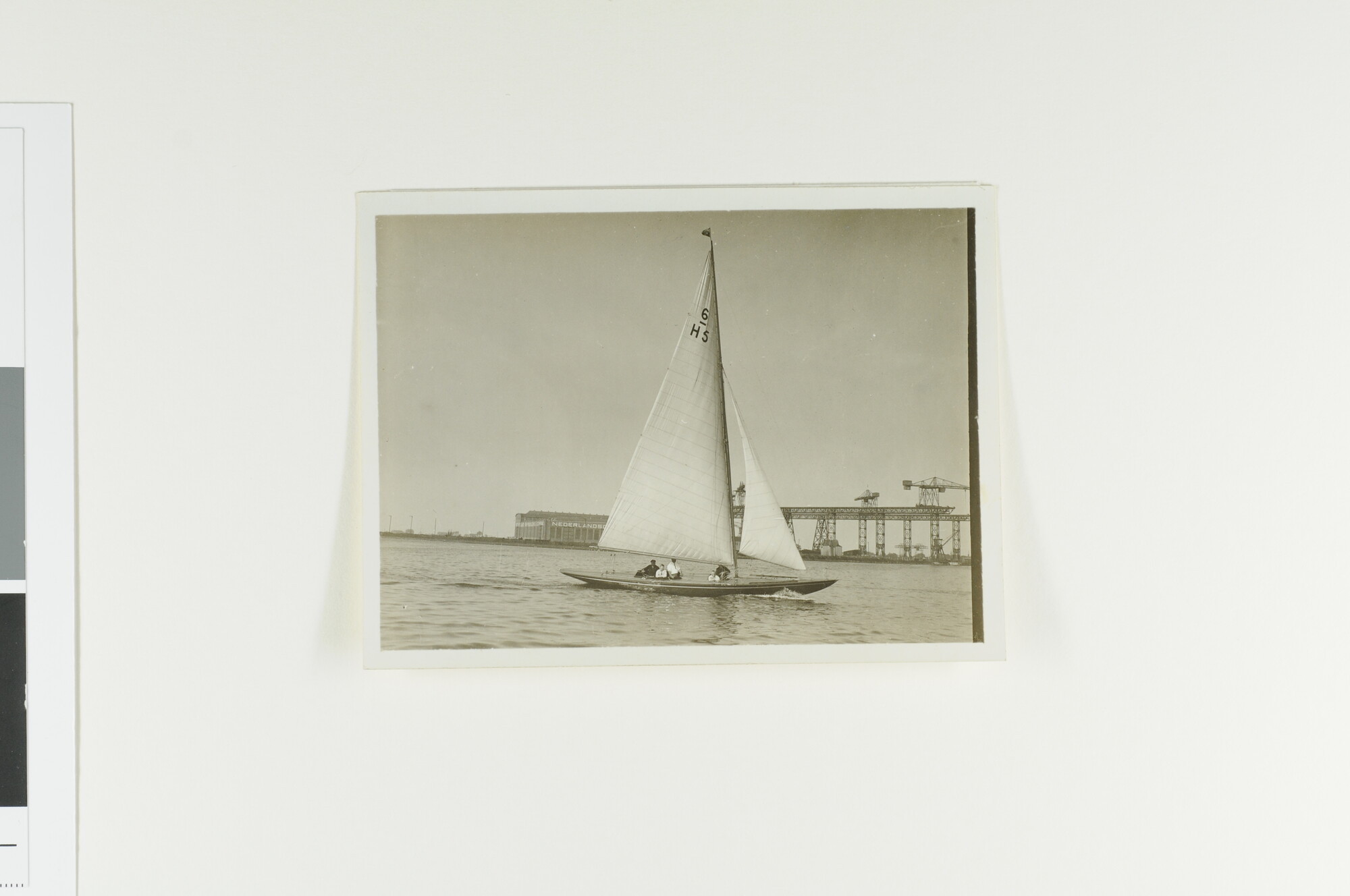 A.5675(59); Het zesmeterjacht 'Saenden' van het Syndicaat 'Saenden' te Zaandam op het IJ in Amsterdam; foto