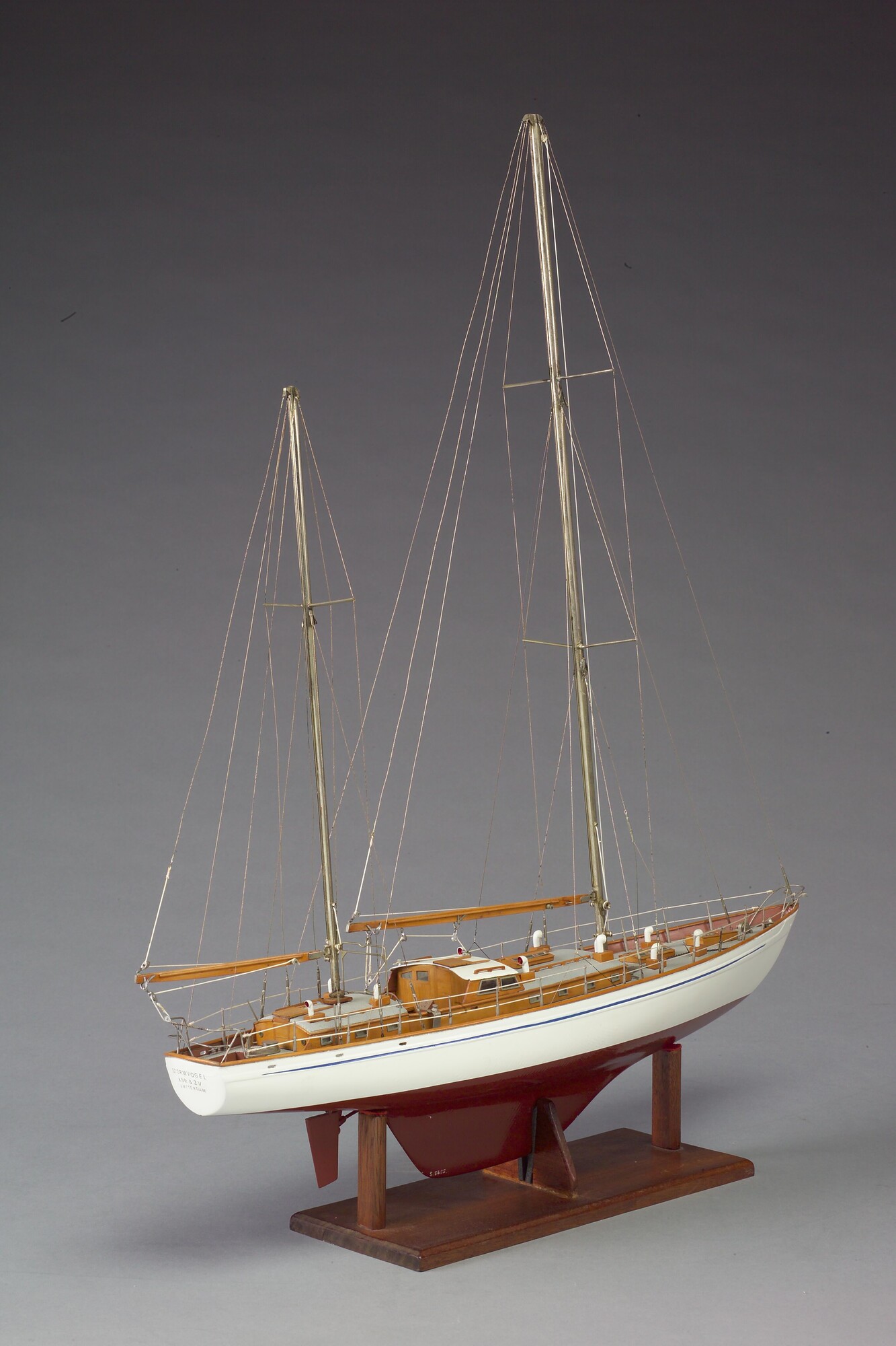 S.5655; Model van het zeezeiljacht Stormvogel; scheepsmodel