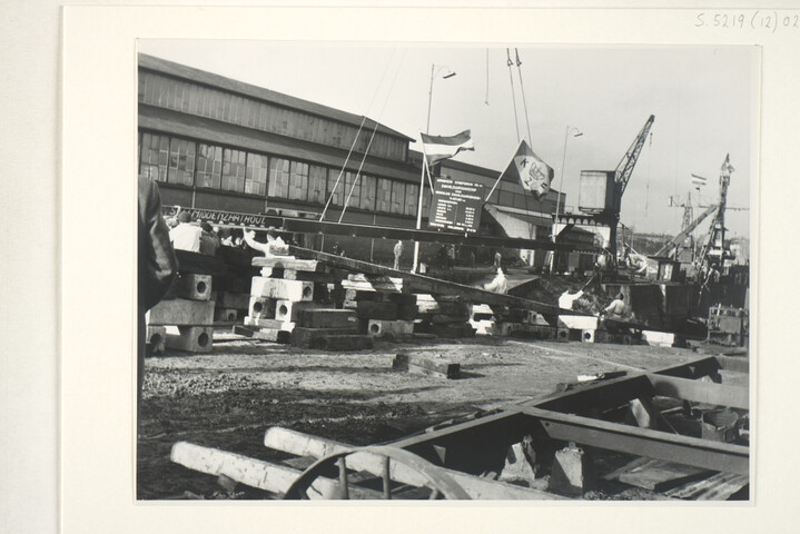 S.5219(12)0212; Foto's van de kiellegging van het zwavelzuurtankschip ms. 'Ina' bij de ASM; fotoreportage