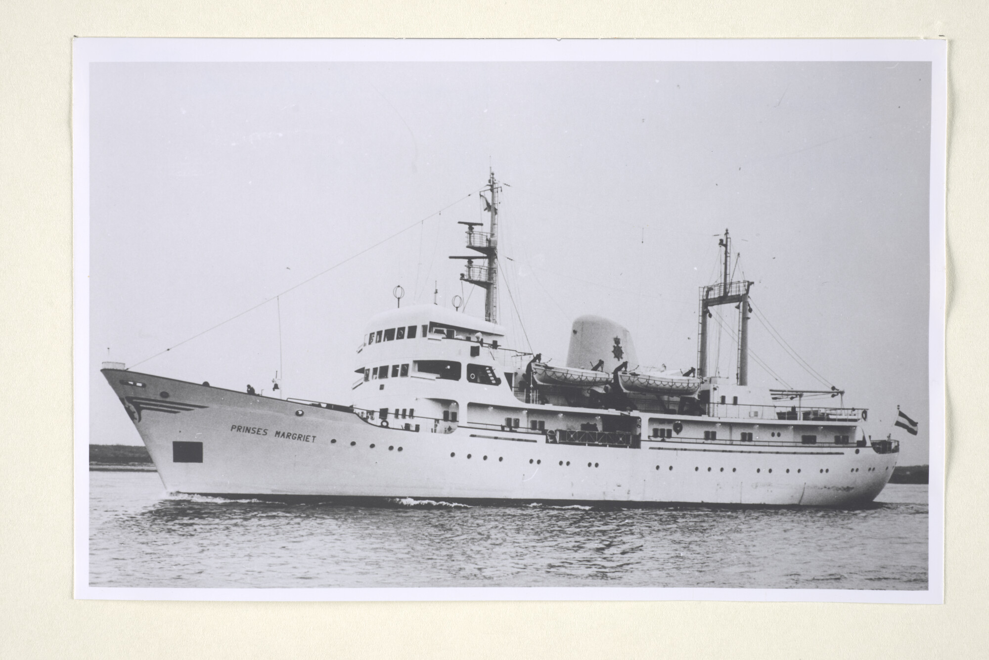 1997.1891; 'Prinses Margriet' tijdens technische proefvaart 1966; foto