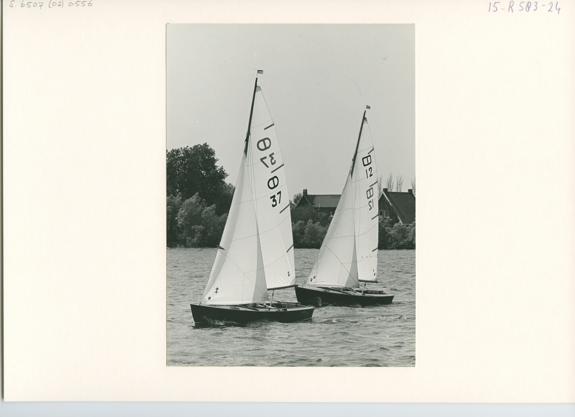 S.6507(02)0556.03; Zwart-wit foto van de Schakel-klasse op de Westeinderplassen en het Braassemermeer; foto
