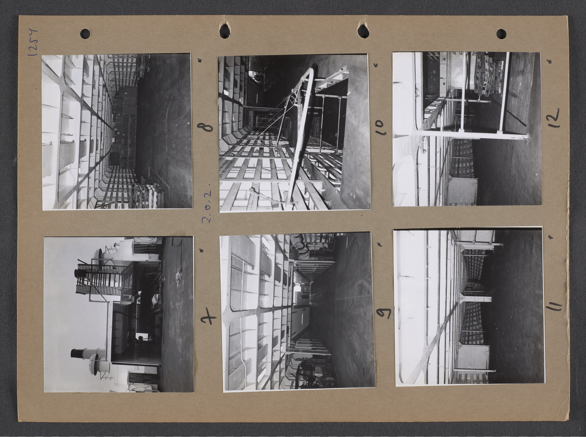 S.9102(32); Multomap met foto's door Ben Burgers, samengesteld door de Vereniging De Amsterdamsche Haven; foto