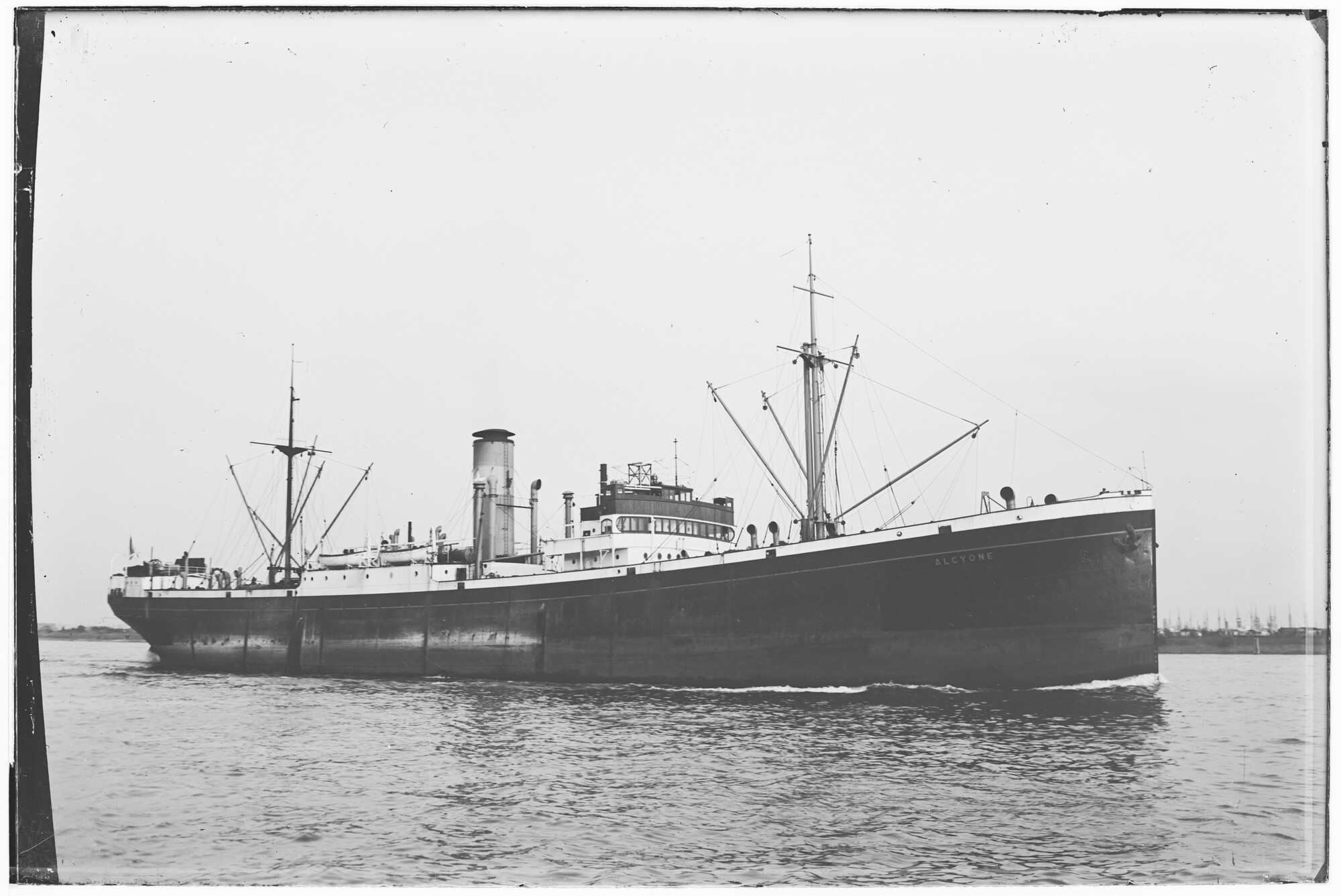 2018.0915; Glasnegatief van het vrachtschip Alcyone (1921); glasnegatief