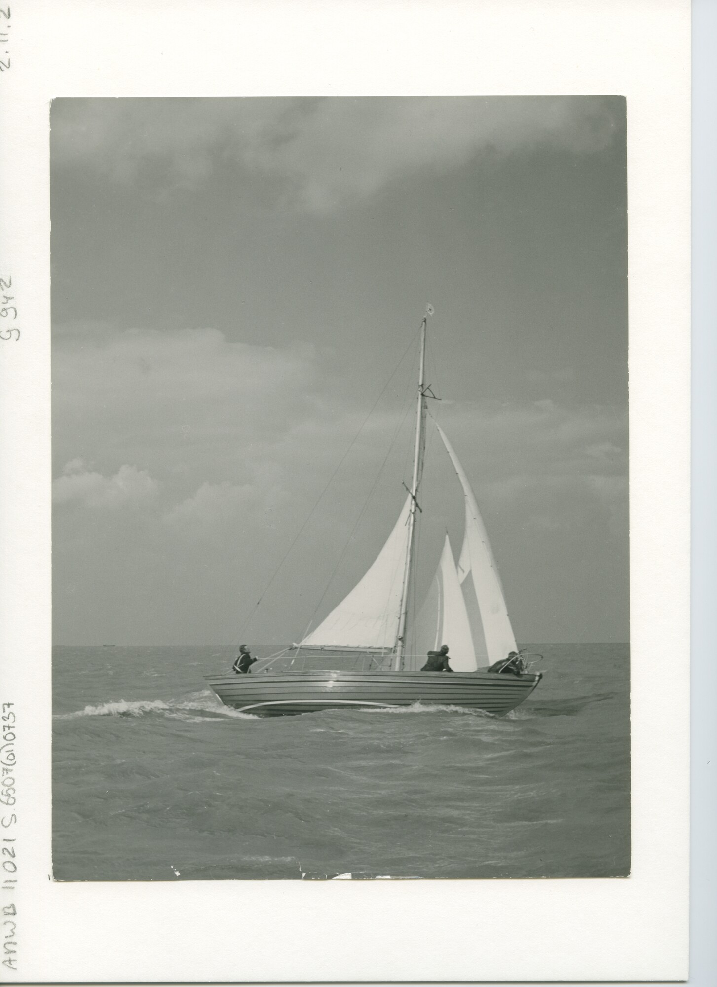 S.6507(01)0737; Foto van de Hollandweek II: het houten, overnaads gebouwde RORC-gemeten kajuitjacht Jupiter; foto