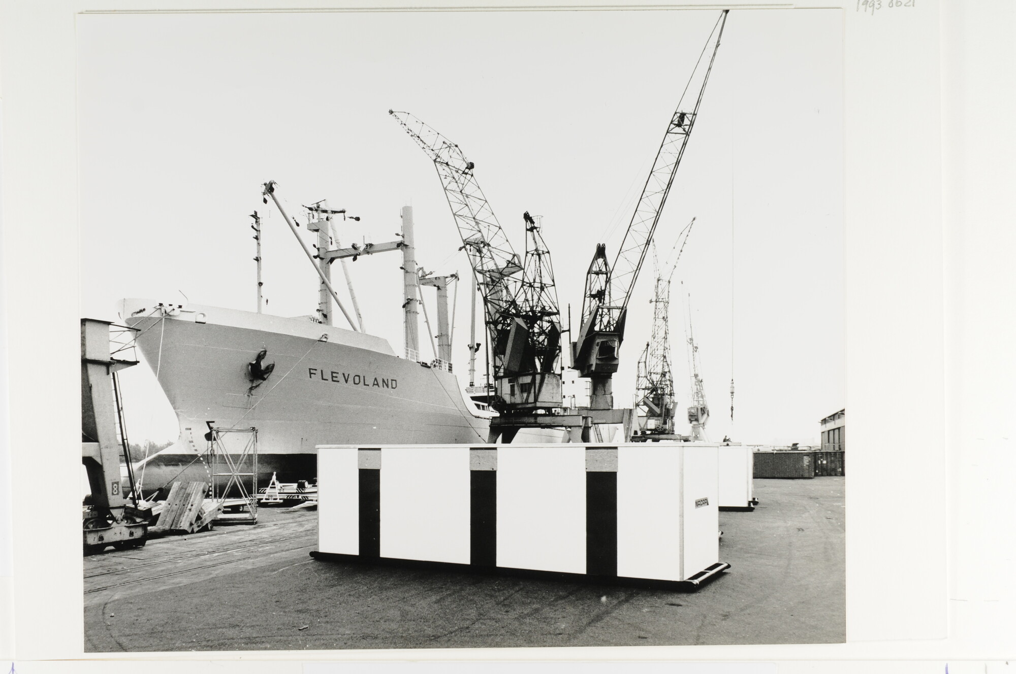 1993.0621; Het vrachtschip ms. Flevoland van de KHL; foto