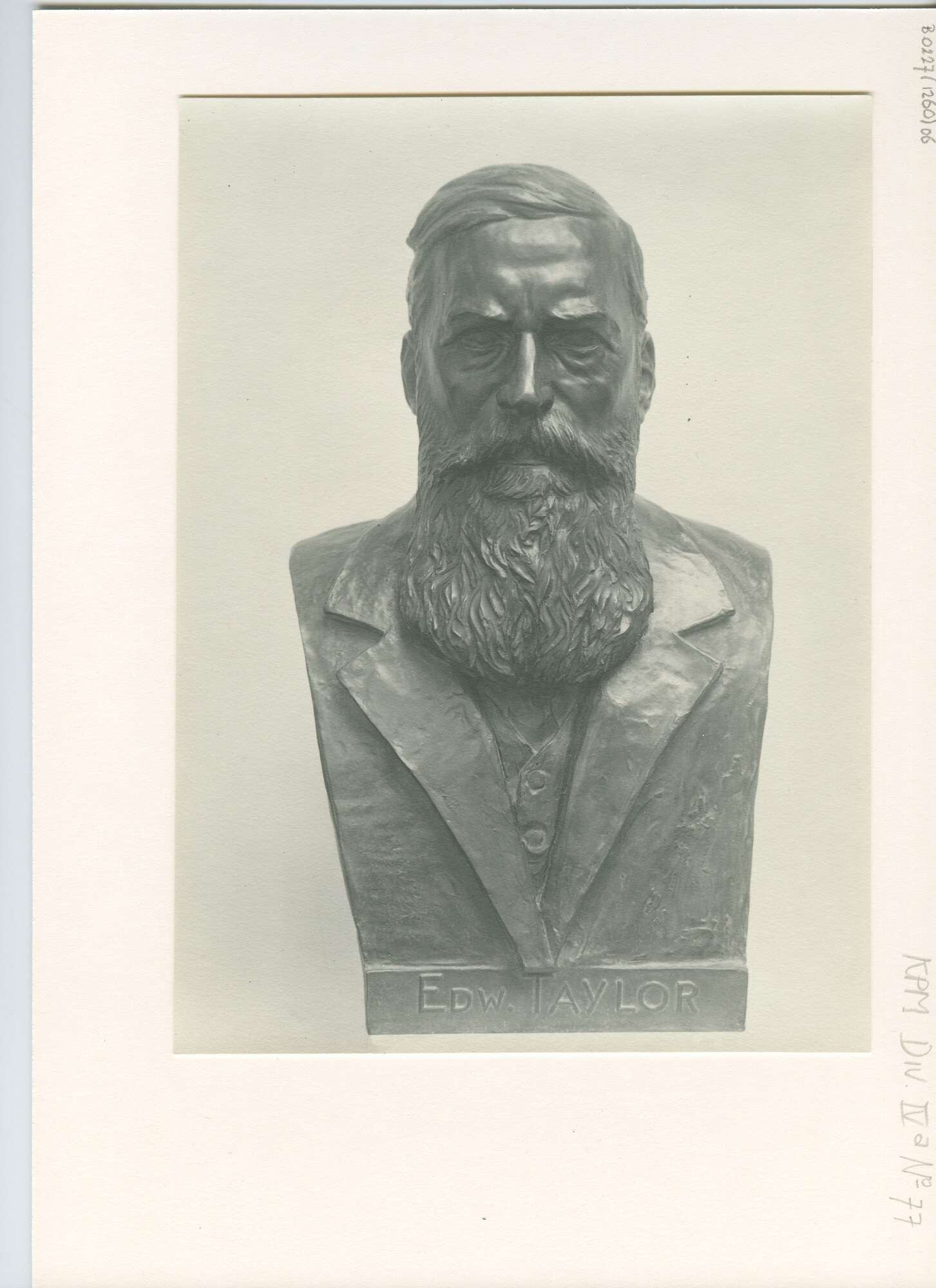 B.0227(1260)06; Foto van het borstbeeld van E.G. Taylor; foto