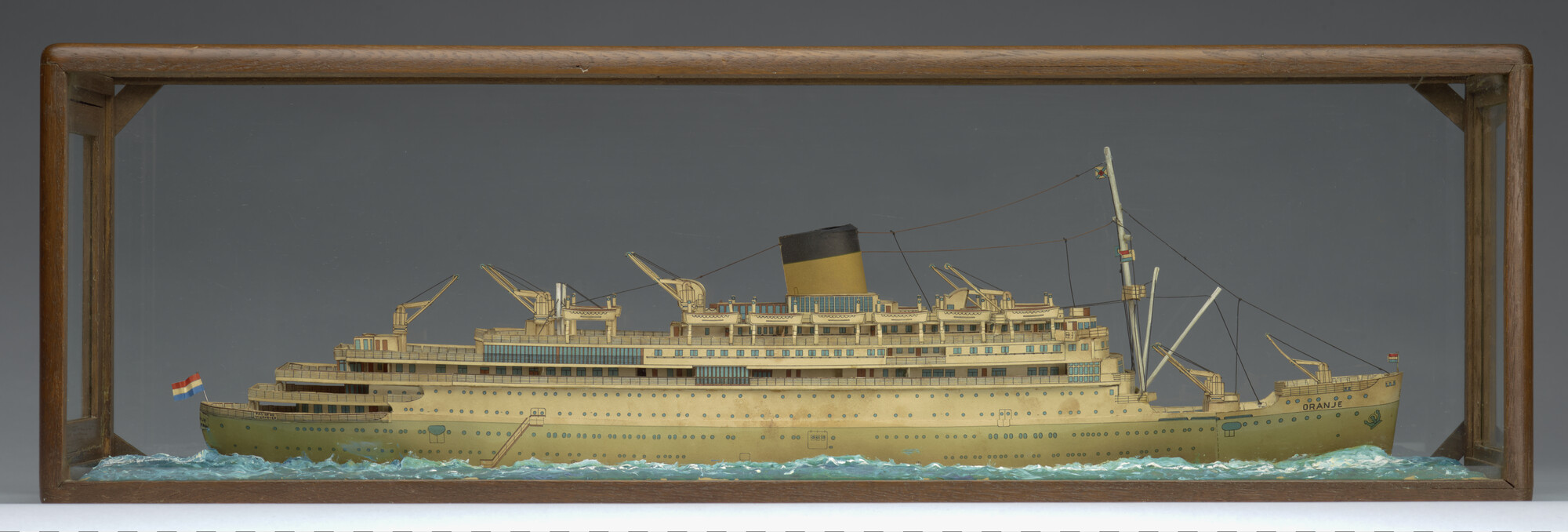 S.7329; Bouwplaatmodel van het passagiersschip ms. Oranje; scheepsmodel