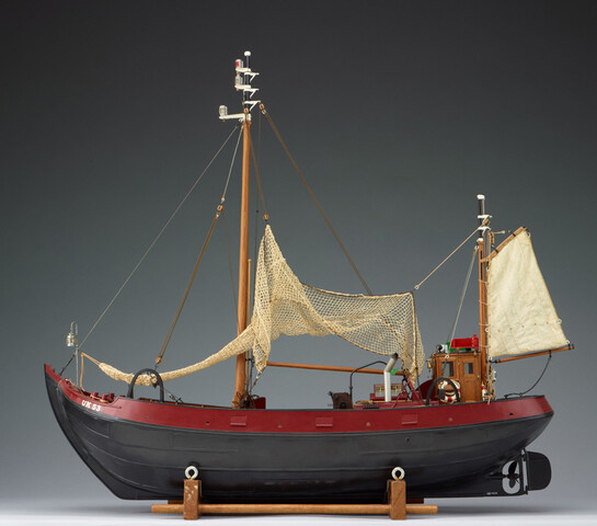 1991.0276; Model van de stalen Noordzeebotter UK 53; scheepsmodel