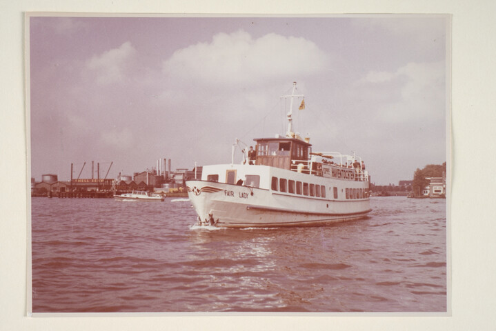 S.4360(06)21; Kleurenfoto van het passagiersschip ms. Fair Lady (ex- Sonderborg) van [...]; foto