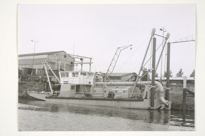 S.5219(12)0702; Foto's van de snijkopzuiger 'Nautilus' van Prins Aanneming Maatschappij uit Sliedrecht, in reparatie/verbouwing bij de ASM; fotoreportage