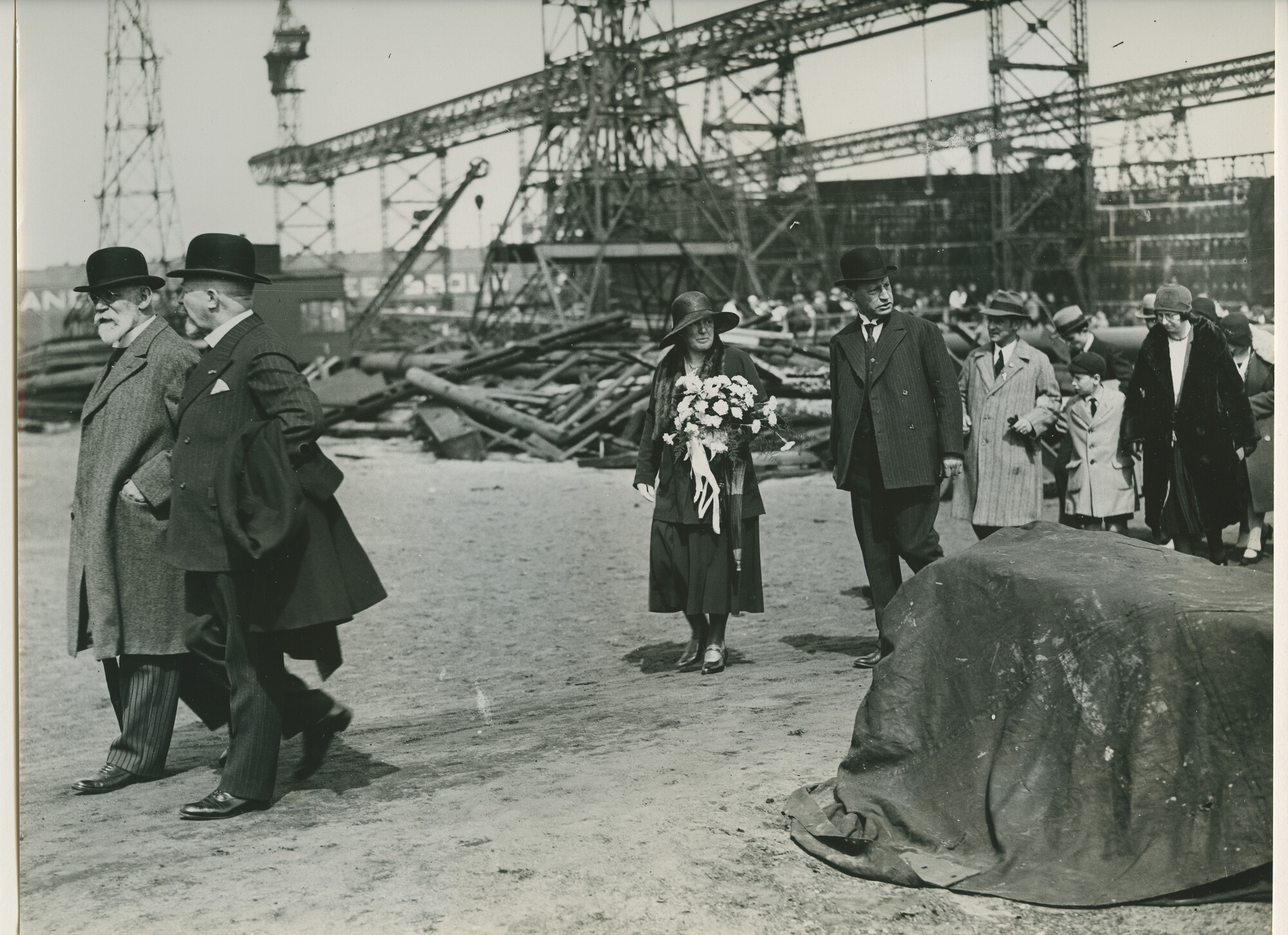 S.5444(0873)4; Foto van de tewaterlating van het vrachtschip ms. Tajandoen; foto