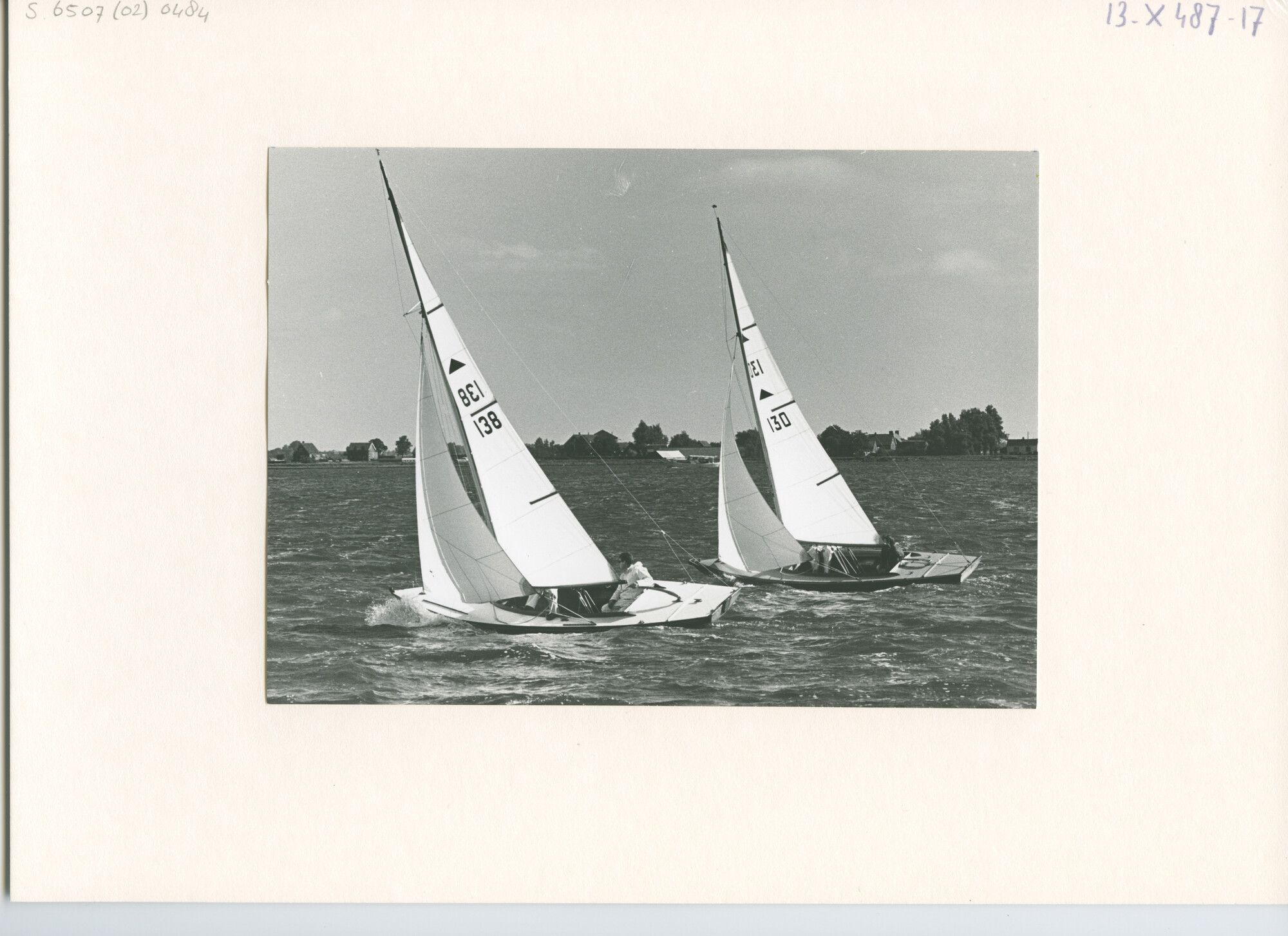 S.6507(02)0484.04; Zwart-wit foto van het Nederlands Kampioenschap Pampus 1969 op het Braassemermeer; foto