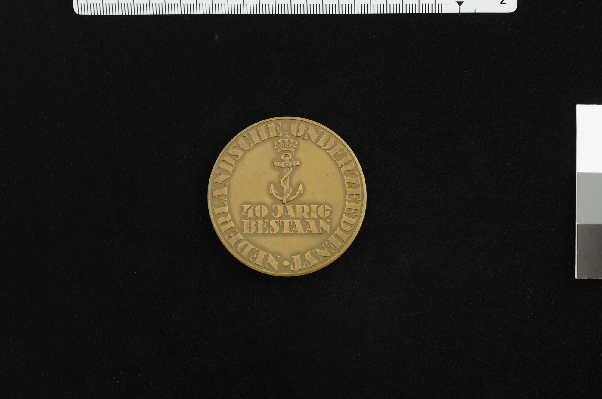 S.5064(117); Penning op het 40-jarig bestaan van de Nederlandsche Onderzeedienst, 1946; penning