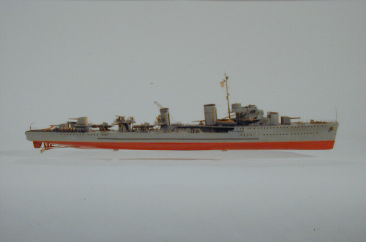 B.0203(01); Model van de torpedobootjager Hr.Ms. Isaac Sweers; scheepsmodel