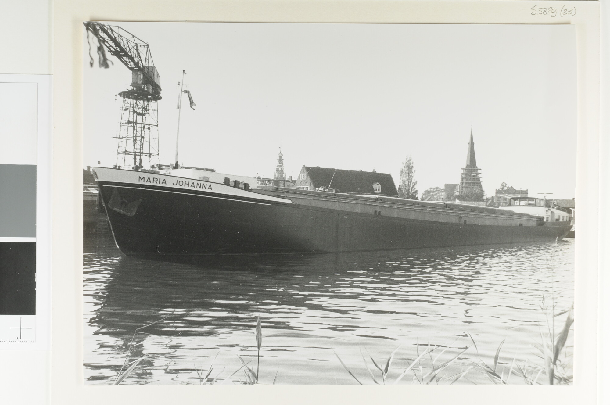 S.5829(23); Het binnenvaartschip ms. Maria Johanna ligt afgemeerd bij de Scheepswerf [...]; foto
