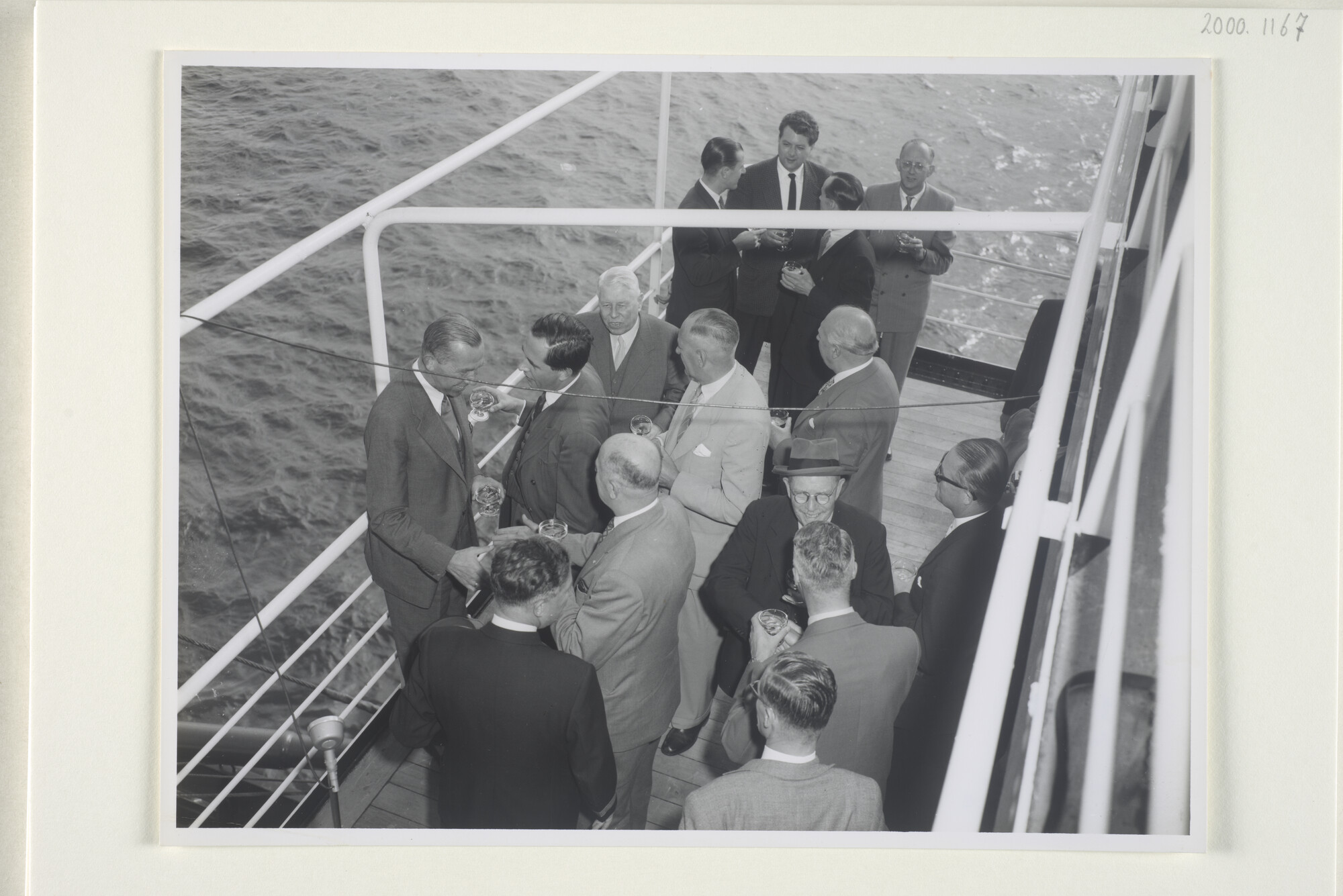 2000.1167; Foto's van de overdracht van het vrachtschip ms. 'Batjan' van de werf van P. Smit Jr; fotoreportage
