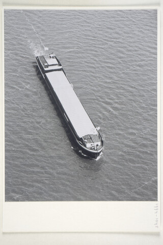 1994.1045; Foto's van bij Scheepswerf Van Goor Monnickendam gebouwde schepen: bouw en proefvaart van de hopper-zuiger 'Pegasus' ev; fotoalbum