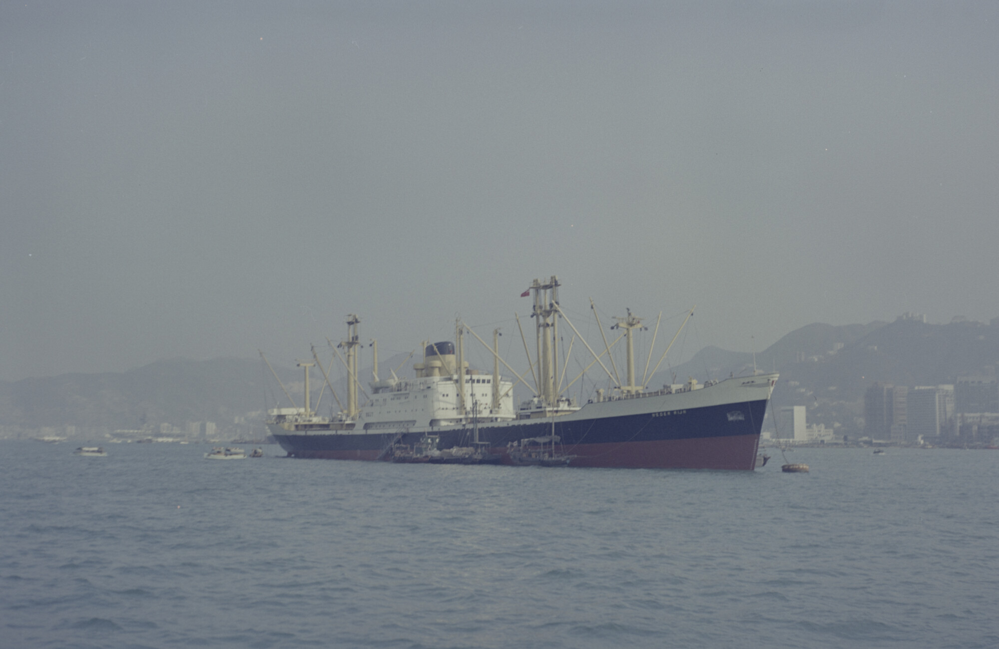 2015.4129; Negatief van ms. Neder Rijn in de haven van Hongkong; negatief