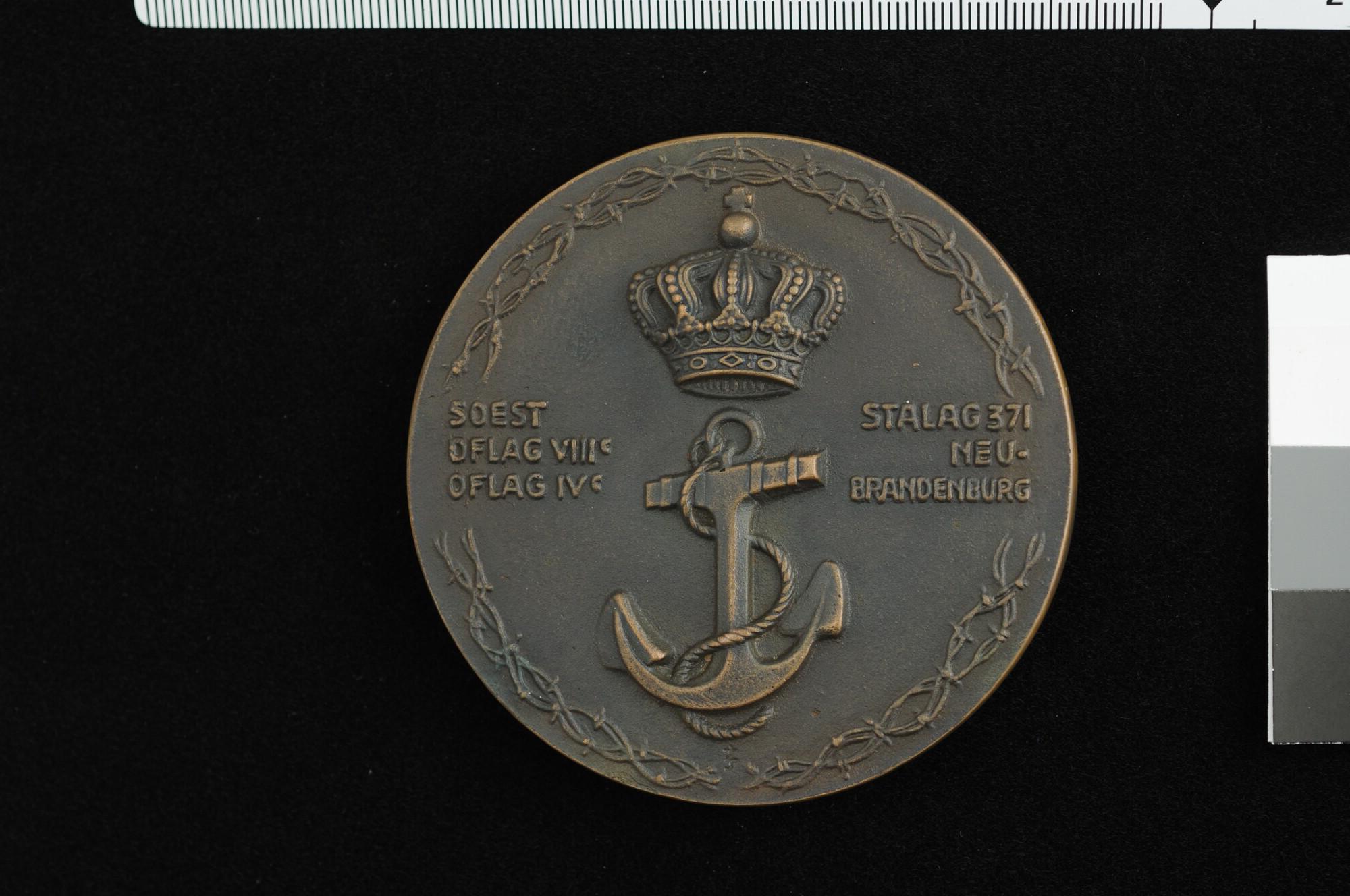 A.2346; Penning uitgereikt aan zeeofficieren die  weigerden de Duitse loyaliteitsverklaring te ondertekenen, 1945; penning