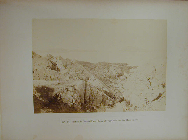 S.4764; Album met foto's van de Zesde Noordpoolexpeditie van de Willem Barents; fotoalbum