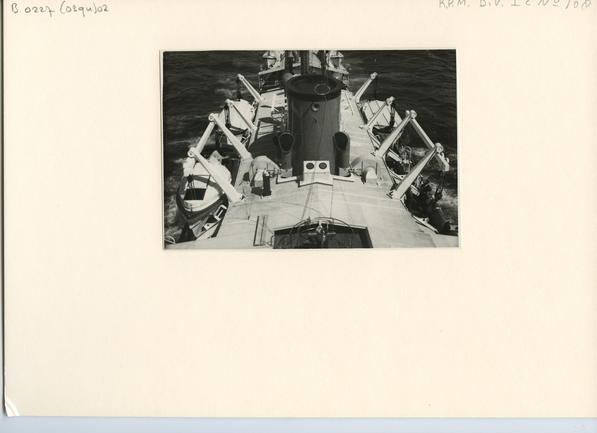 B.0227(0394)02; Foto gemaakt a/b ms. Siaoe bij de proefvaart; foto