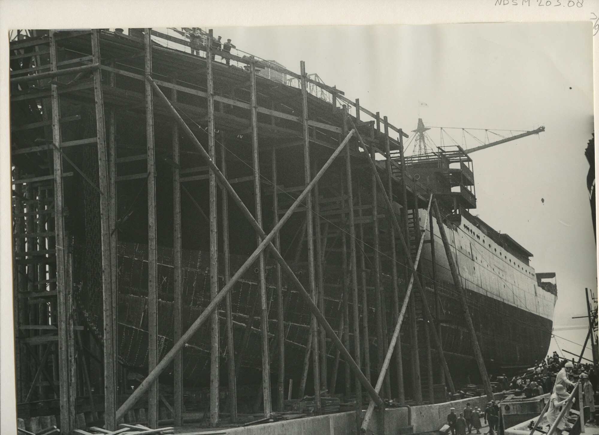 S.5444(0820)3; Foto van de tewaterlating van het vrachtschip ms. Tabian; foto