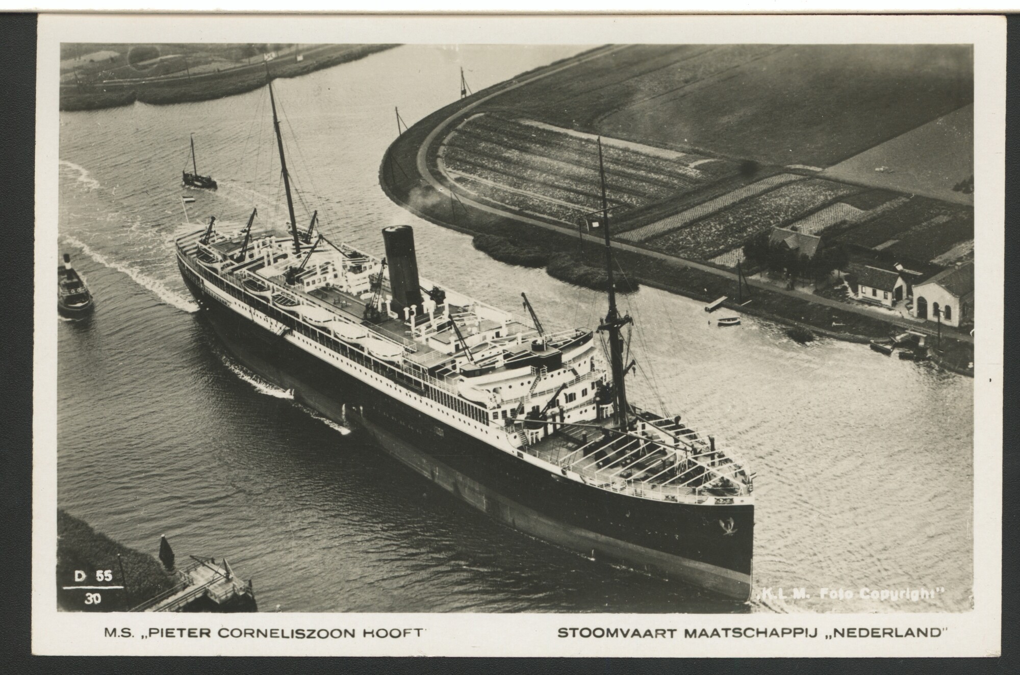 S.4380(04)035; Luchtfoto van het mailschip ms. P.C. Hooft van de SMN; prentbriefkaart