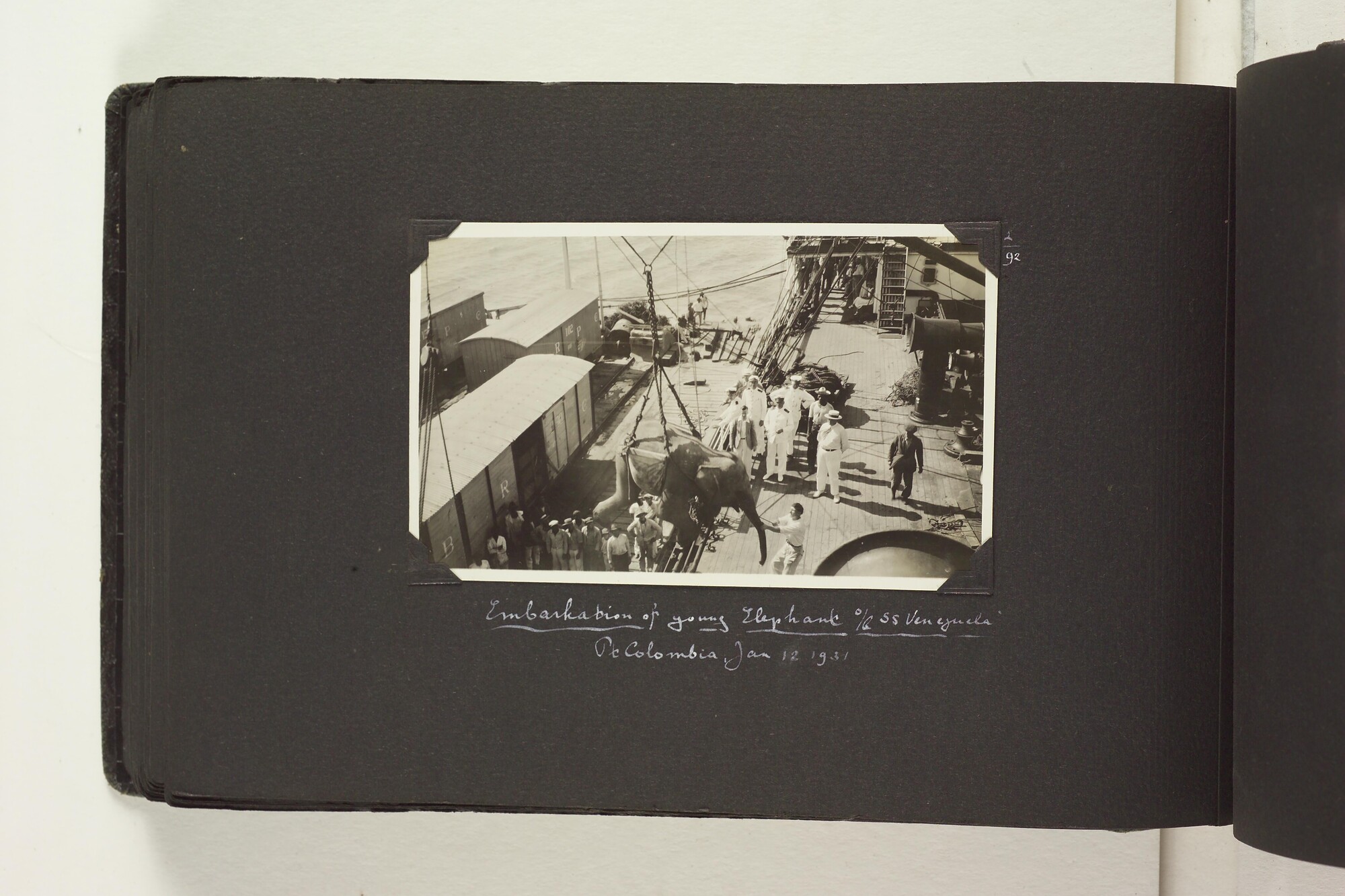 S.6156(06)l; Fotoalbum l) uit een serie van veertien uit de Collectie Job over zijn reizen met ss. 'Stuyvesant' en 'Venezuela' van de KNSM [...]; fotoalbum