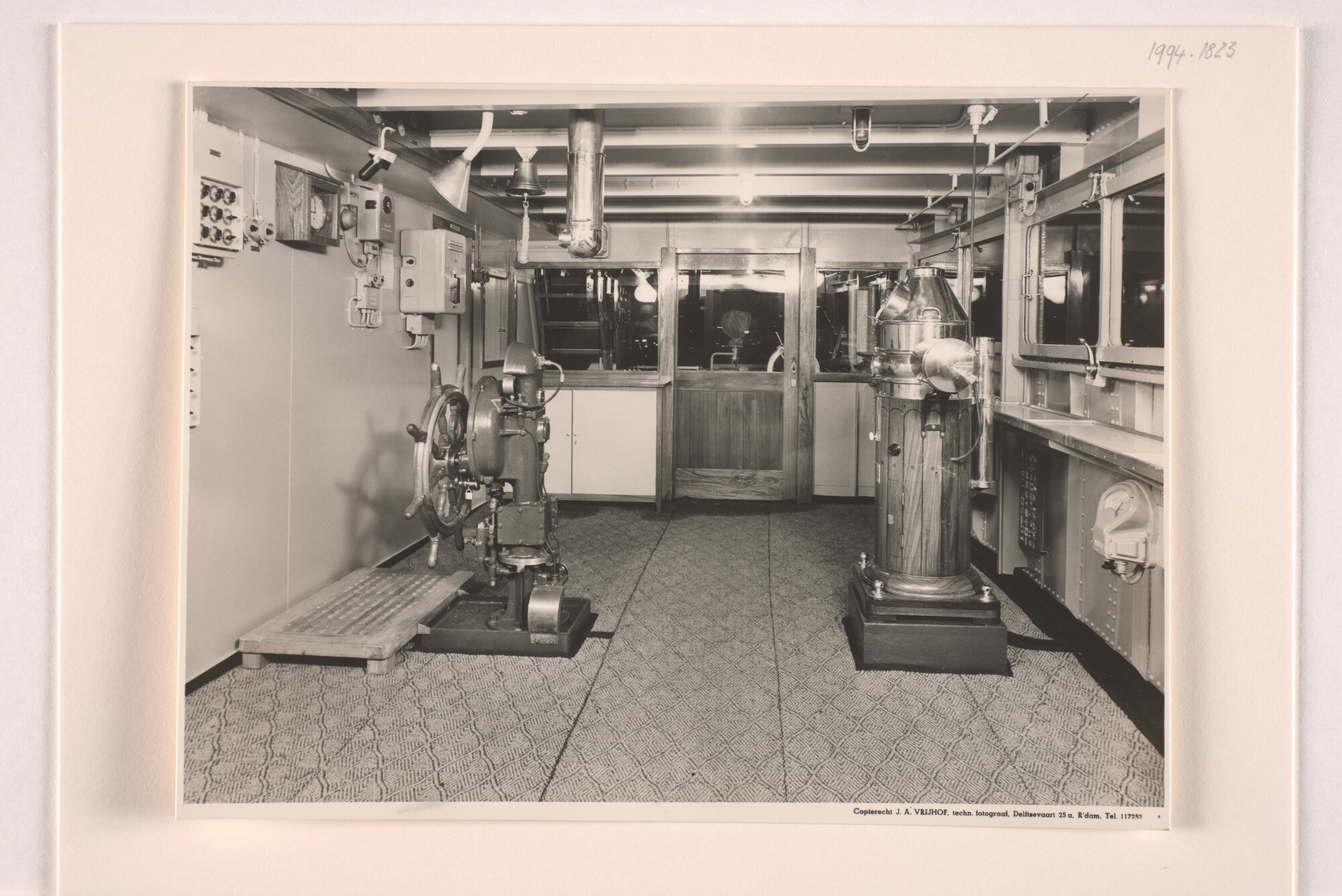 1994.1823; Interieurfoto's genomen aan boord van ms. 'Van Cloon' van de KPM; fotoreportage