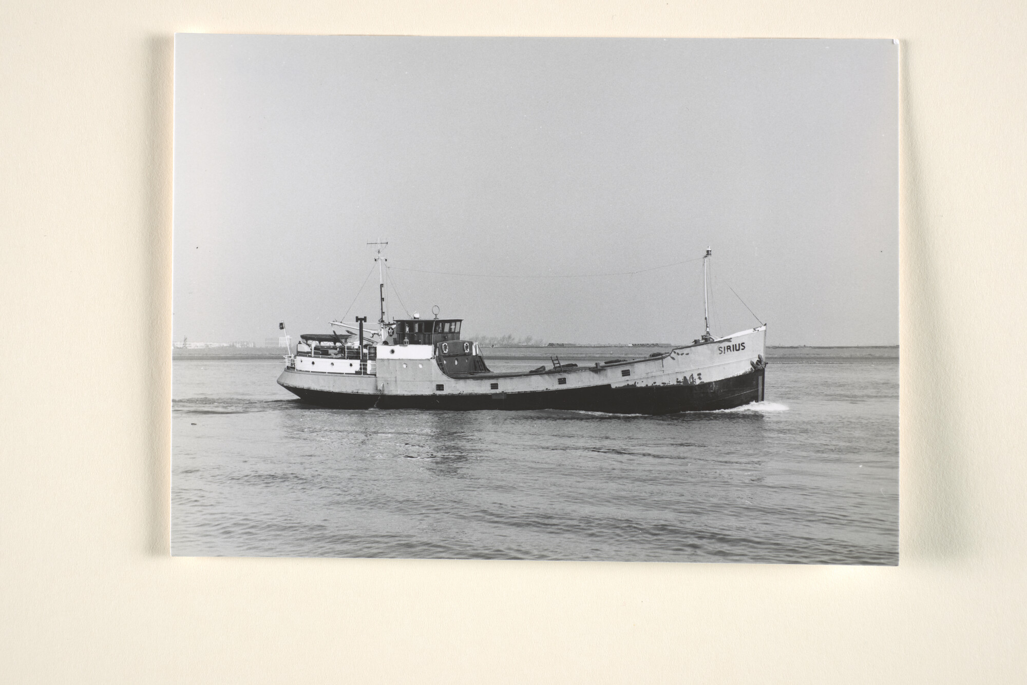 1996.2418; De coaster ms. Sirius (ex- Europa) van E. Sloots te Groningen [gebouwd [...]; foto