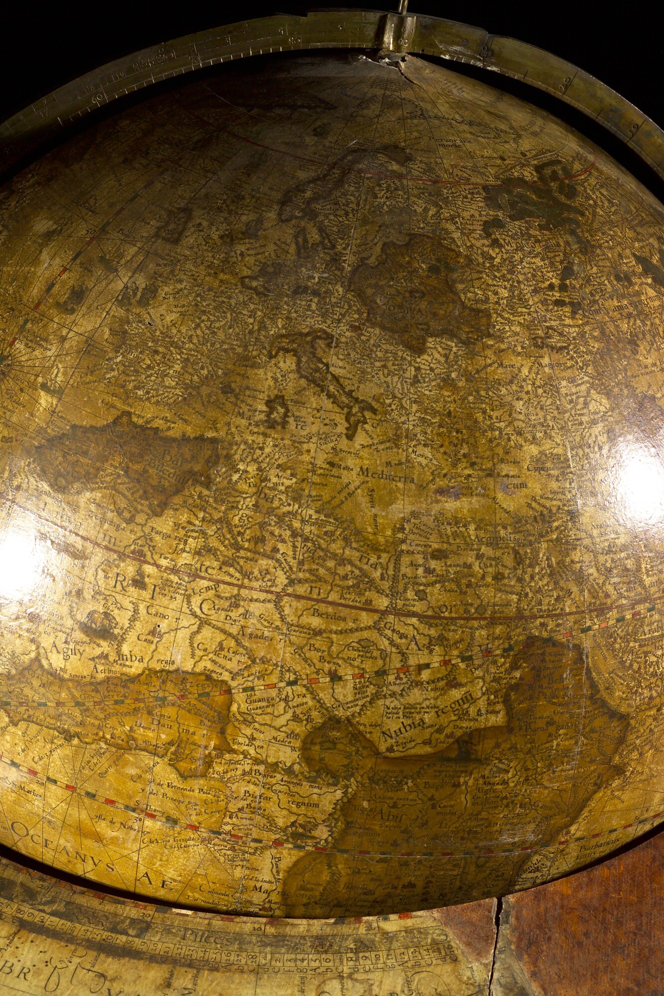 A.1140; Aardglobe van 52,5 cm doorsnede door Jacob Floris van Langren, 1589; globe